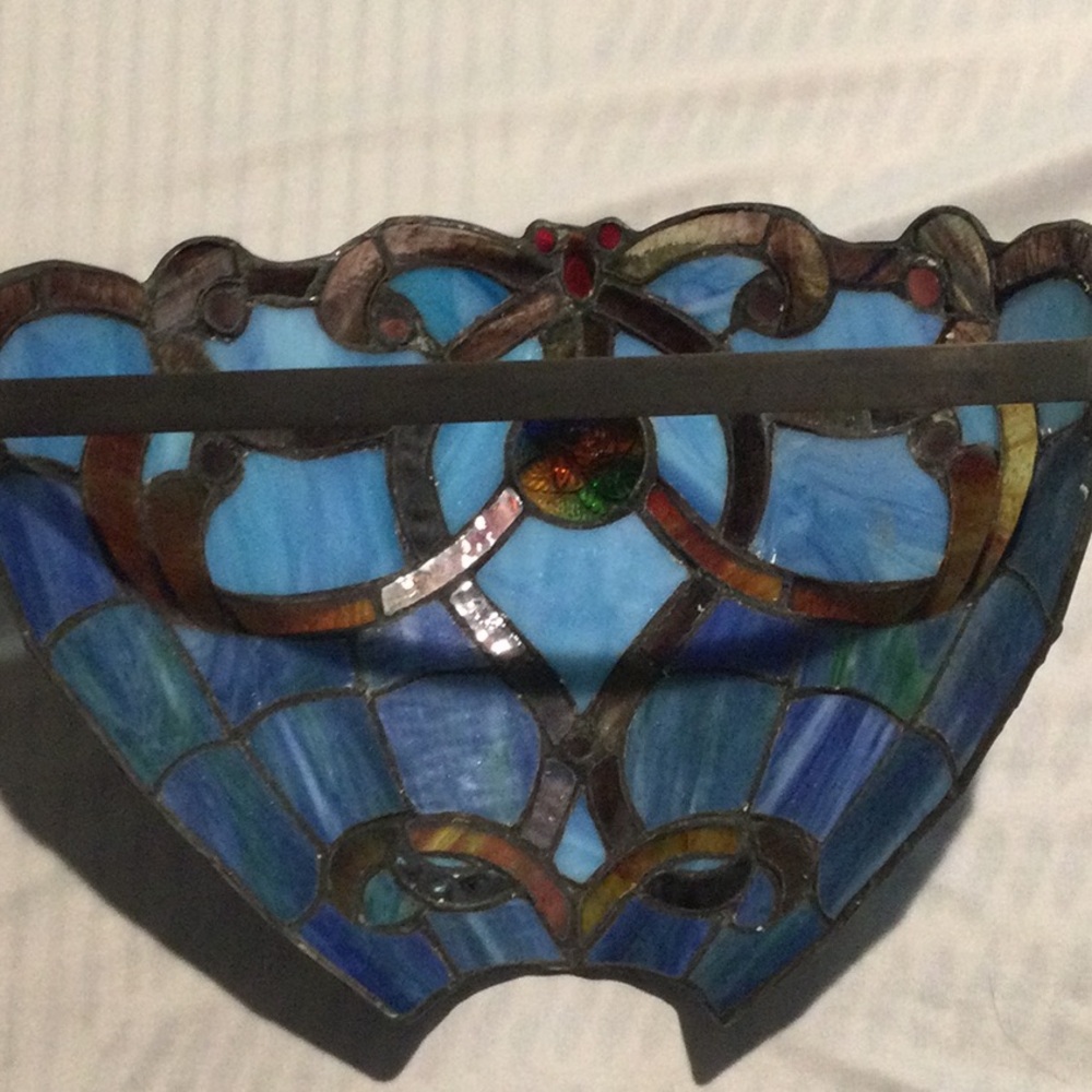 Lighting - Picture 3 of 7